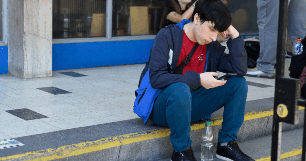Juventud Chilena: Luchando por un Futuro Digno en un Sistema Desigual