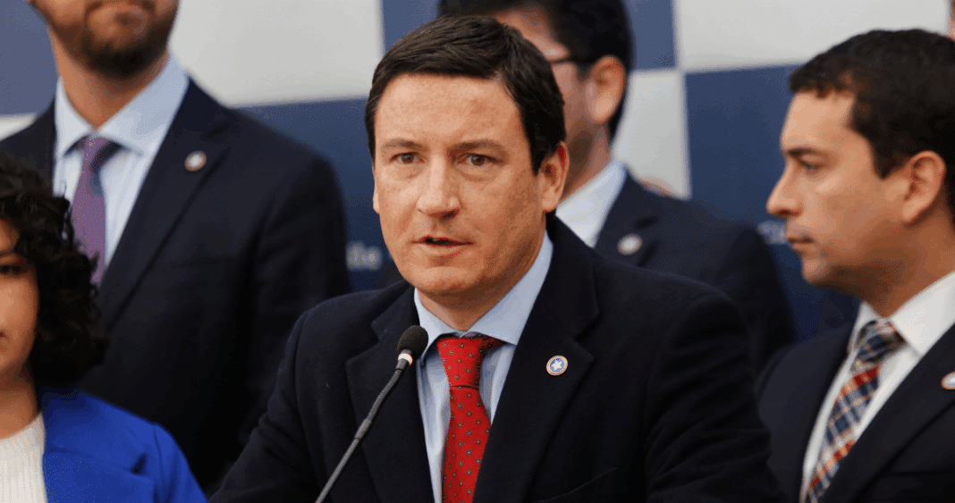 Kast Defiende su Visión Presidencial: Determinación, no Autoritarismo