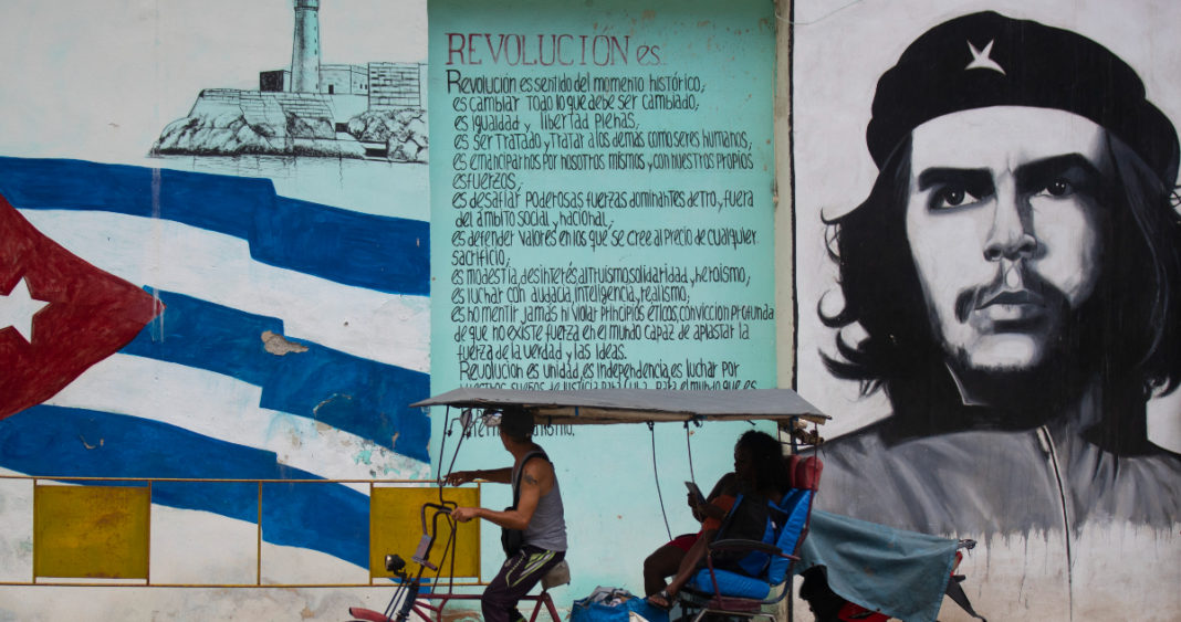 La Dolarización Parcial de Cuba: Implicaciones Económicas y Sociales