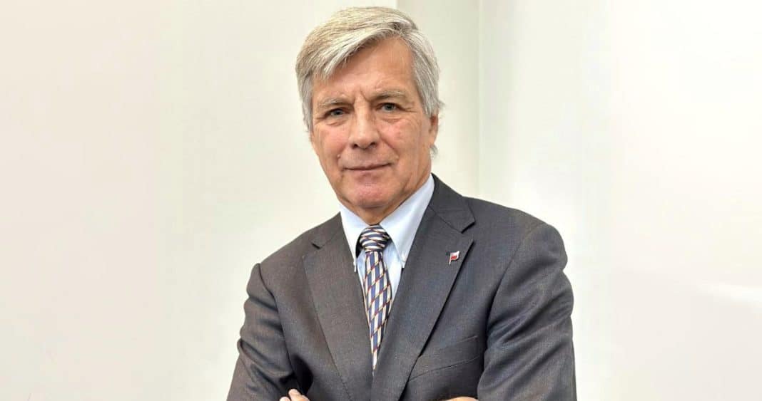 Mayne-Nicholls: Una Candidatura Moderada y Conciliadora para Restaurar la Cordura en Chile
