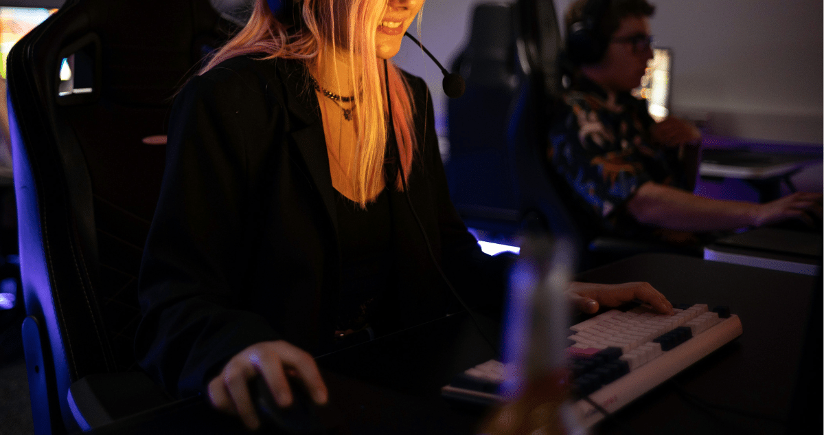 Mujeres Gamers: Rompiendo Barreras y Conquistando el Mundo Digital