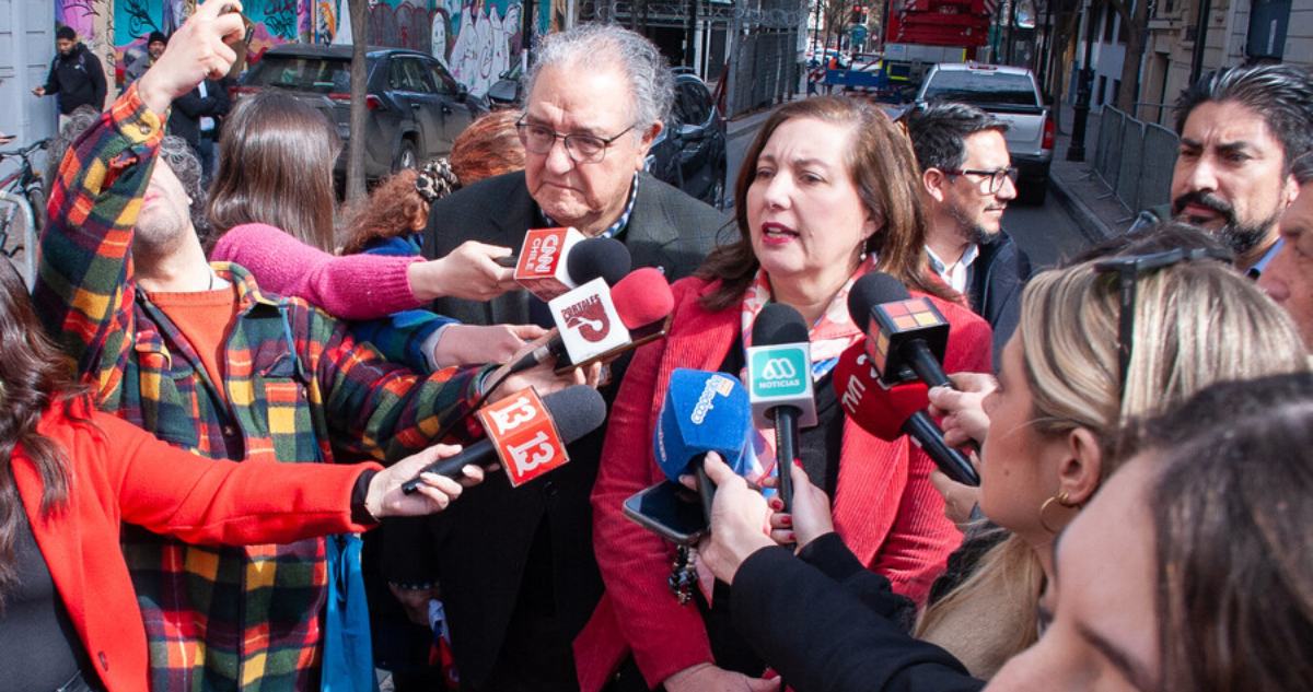 Pacto Parlamentario en Distrito 8: Cuando la Negociación Política se Vuelve un Juego de Azar
