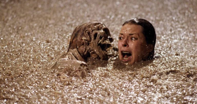 Poltergeist: El Escalofriante Secreto de los Esqueletos Reales