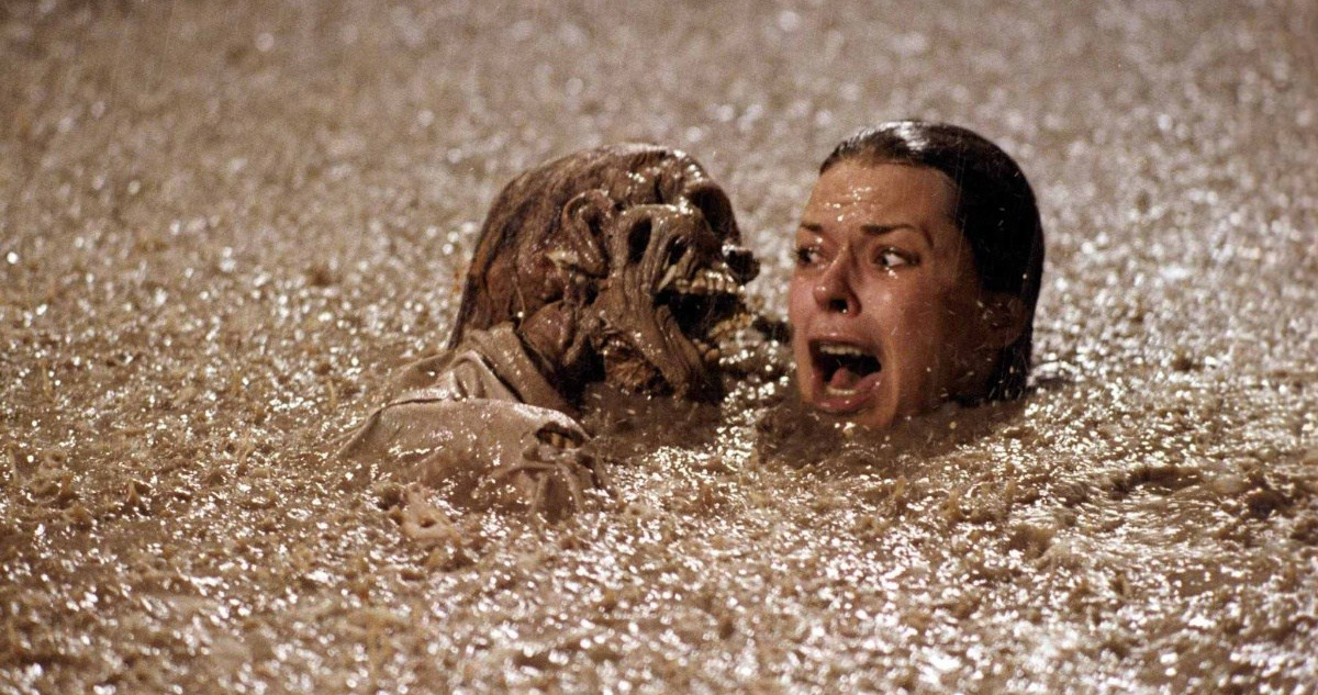 Poltergeist: El Escalofriante Secreto de los Esqueletos Reales
