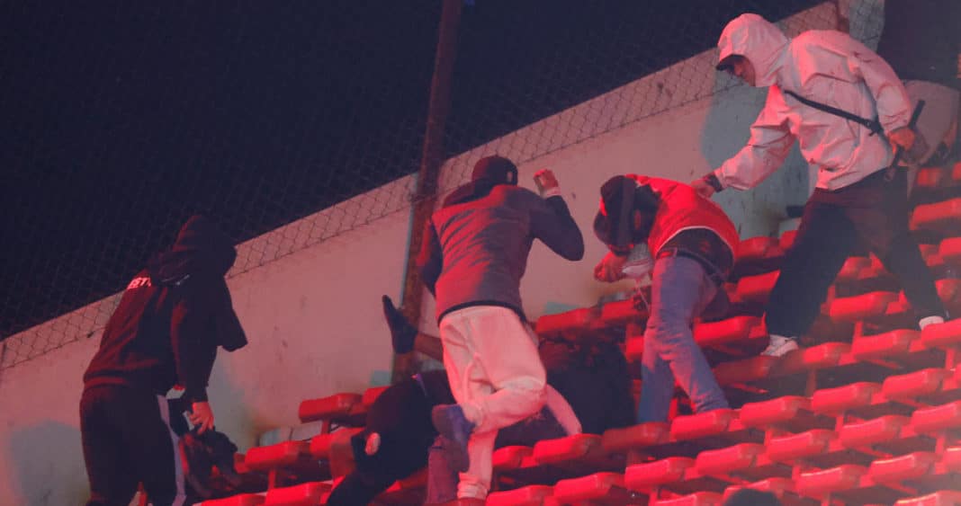 Represión Policial Brutal en Avellaneda: Testimonio Desgarrador de Representante Chileno Detenido
