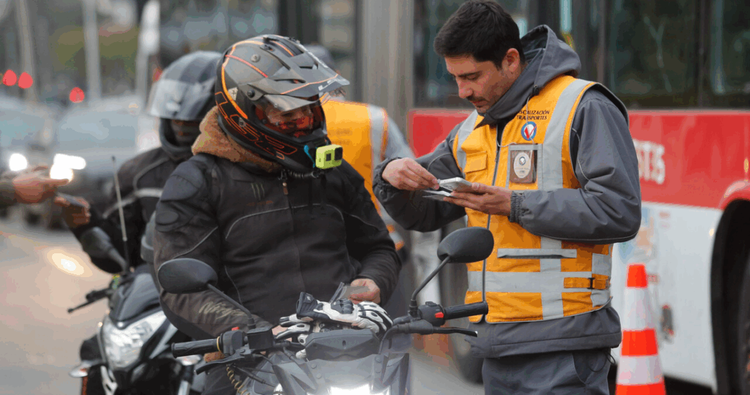 Restricción Vehicular en Santiago: Patentes Prohibidas Este Jueves