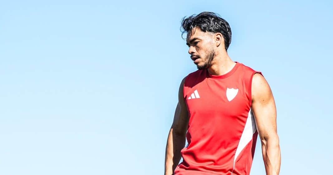 Sevilla da la bienvenida a sus nuevos fichajes: Suazo y Alfon listos para debutar en La Liga
