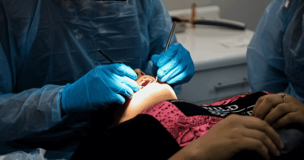 Sonrisa Olvidada: Cómo la Salud Bucal Impacta el Bienestar y la Movilidad Social