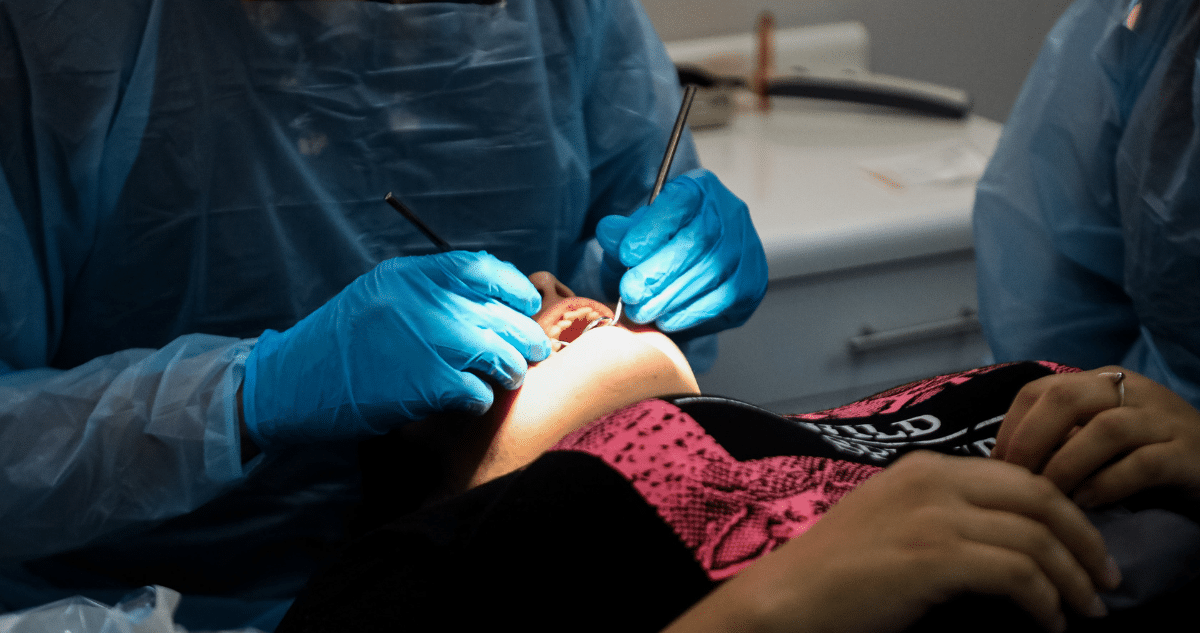 Sonrisa Olvidada: Cómo la Salud Bucal Impacta el Bienestar y la Movilidad Social