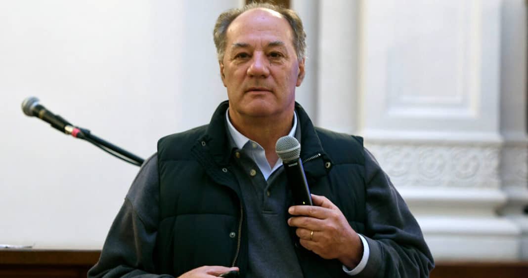 Sutil Defiende Régimen de Pinochet: ¿Dictadura o Salida Negociada?
