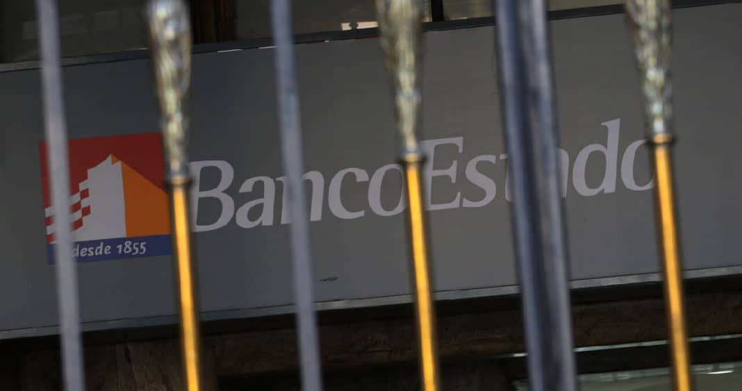 Trabajadores Bancarios Luchan por Preservar el Feriado Histórico