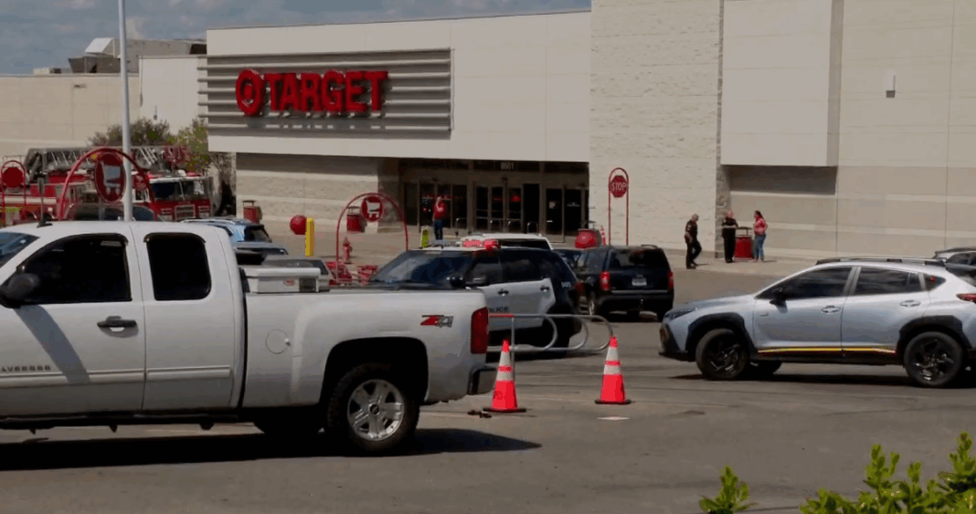 Tragedia en el Estacionamiento de Texas: Tiroteo Deja 3 Muertos y Varios Heridos