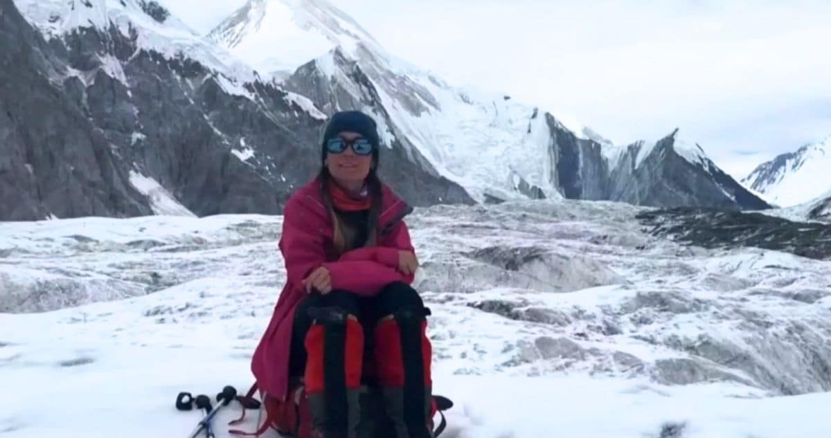 Trágico Desenlace: Alpinista Rusa Muere Atrapada a 7.000 Metros en el Pico Pobeda