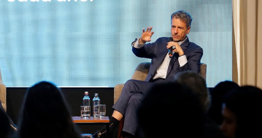 Velasco: Sin Reforma Política, la Economía Chilena