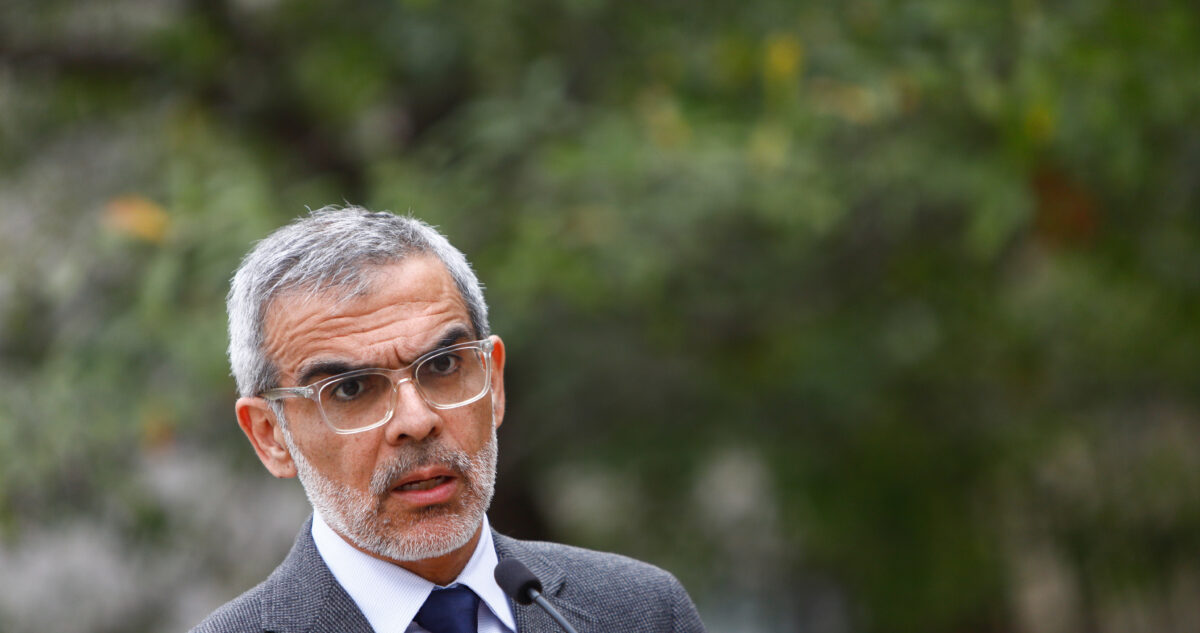 Violencia Fuera de Liceos Emblemáticos: Ministro Cordero Llama a Olvidar el Aula Segura