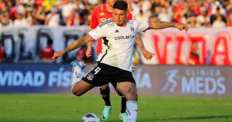 Zaguero uruguayo de Colo Colo recibe oferta clave de club brasileño