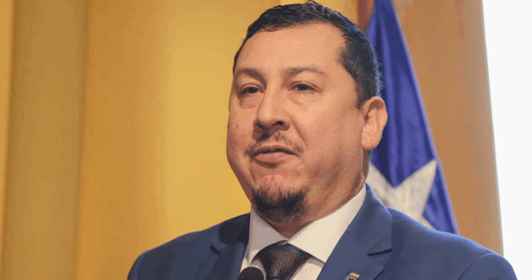 Alcalde de Concepción enfrenta acusaciones por contratar militantes del PSC
