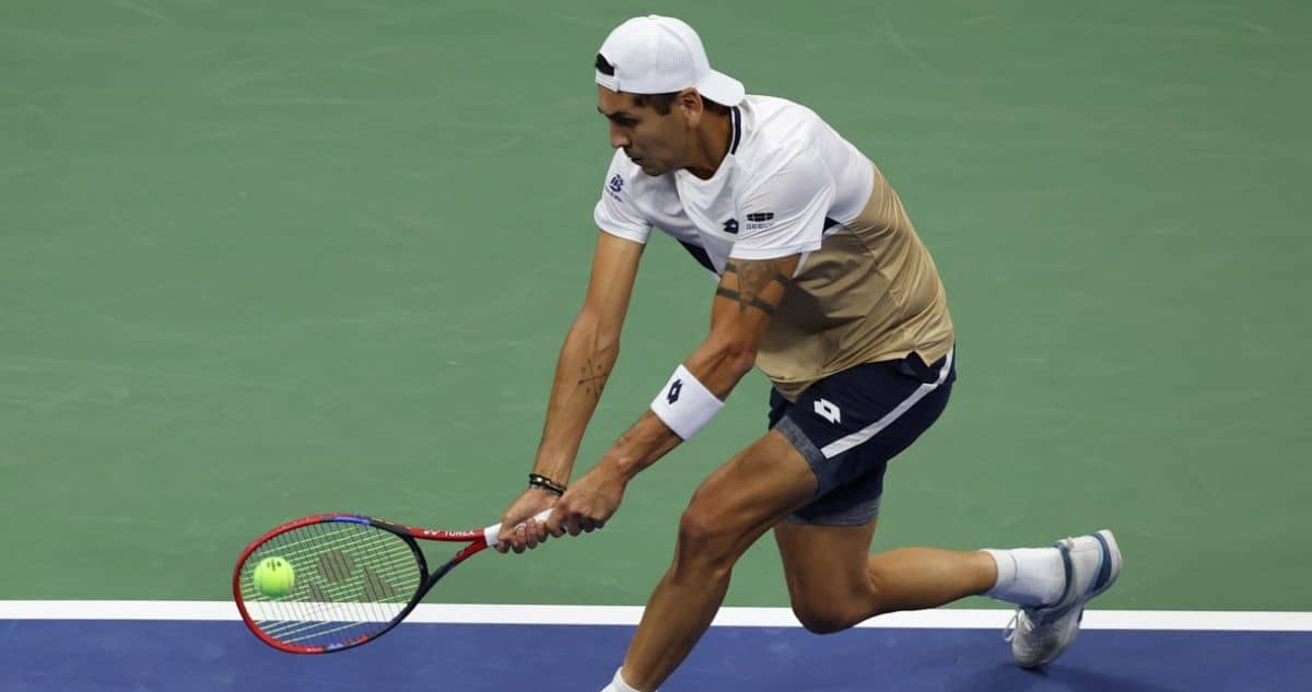 Alejandro Tabilo se retira de la Copa Davis: Prioridad es recuperar su salud y rendimiento