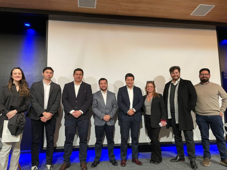Alianza Estratégica entre PUCV y Keypro: Impulsando la Innovación y Formación en la Minería Chilena