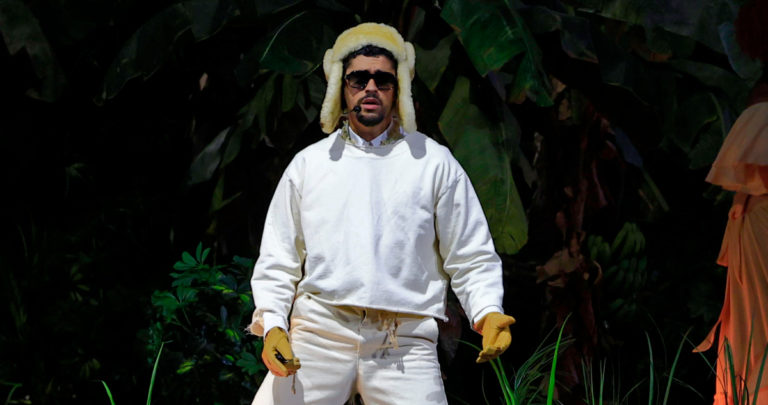Bad Bunny Conquista el Medio Tiempo del Super Bowl 2026: Un Triunfo por su Gente y su Legado