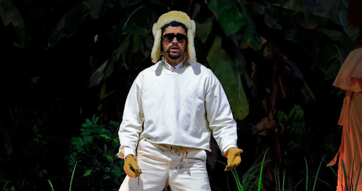 Bad Bunny Conquista el Medio Tiempo del Super Bowl 2026: Un Triunfo por su Gente y su Legado