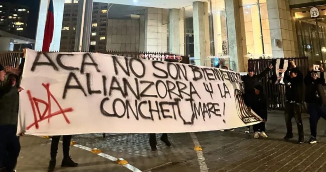 Barristas de La U Atacan a Hinchas de Alianza Lima en Coquimbo: Peruanos Denuncian Ante Conmebol