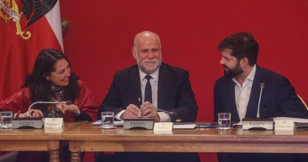 Boric defiende el acuerdo sobre el voto obligatorio y multas