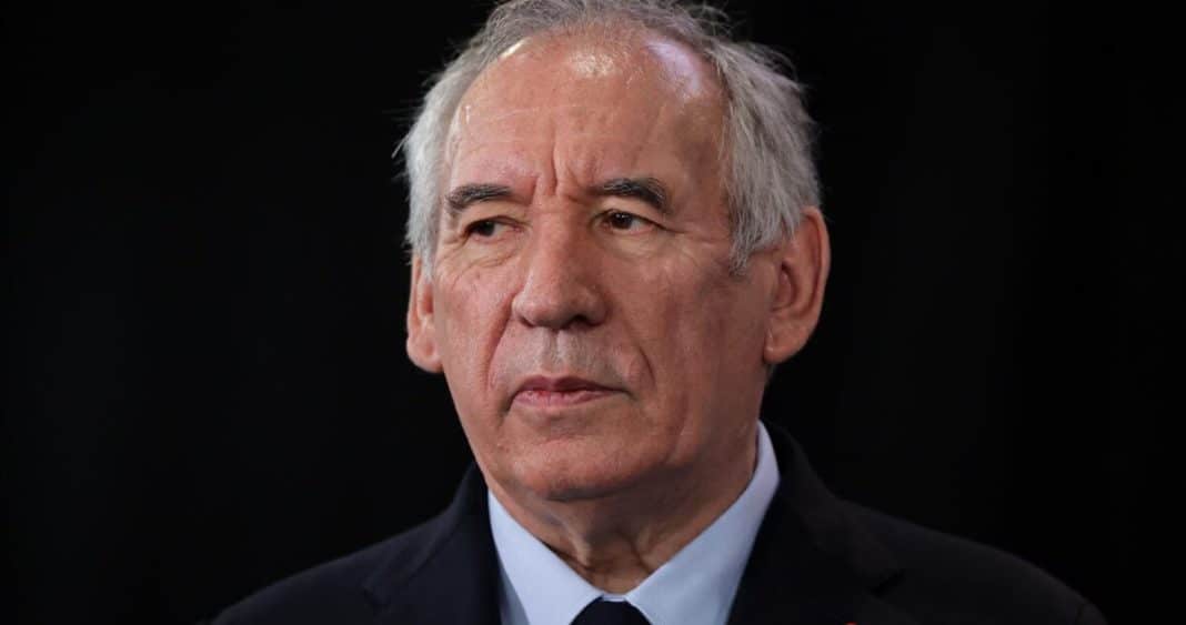 Caída del Gobierno de Bayrou: Inestabilidad Política en Francia