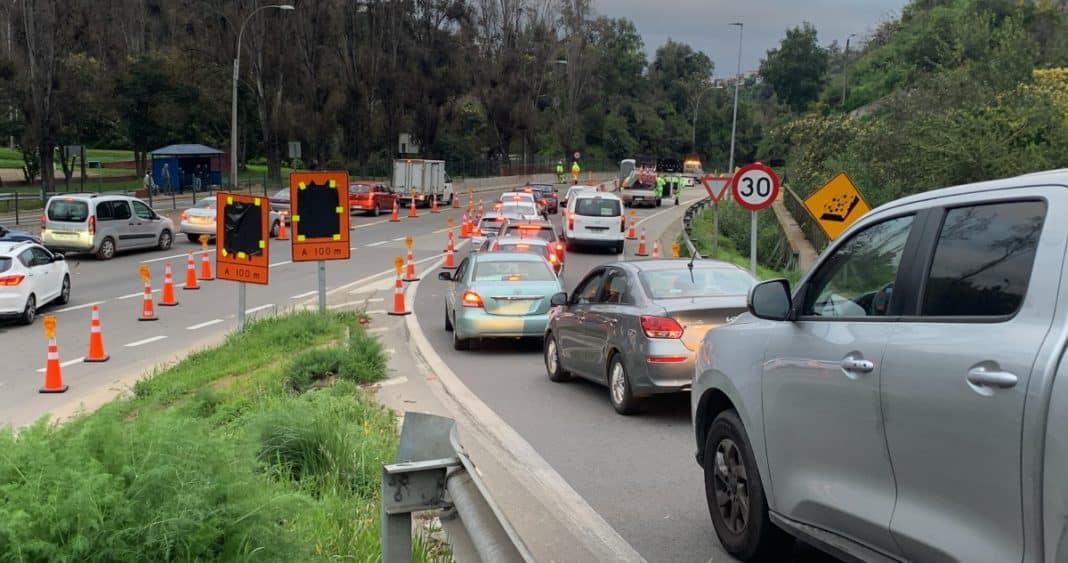 Caos Vial en Valparaíso: Trabajos en Bajada Santos Ossa Generan Congestión Masiva