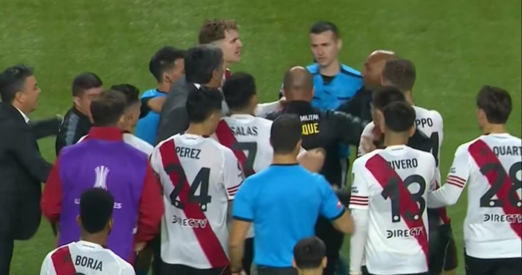 Caos y Controversia en la Eliminación de River Plate de la Libertadores