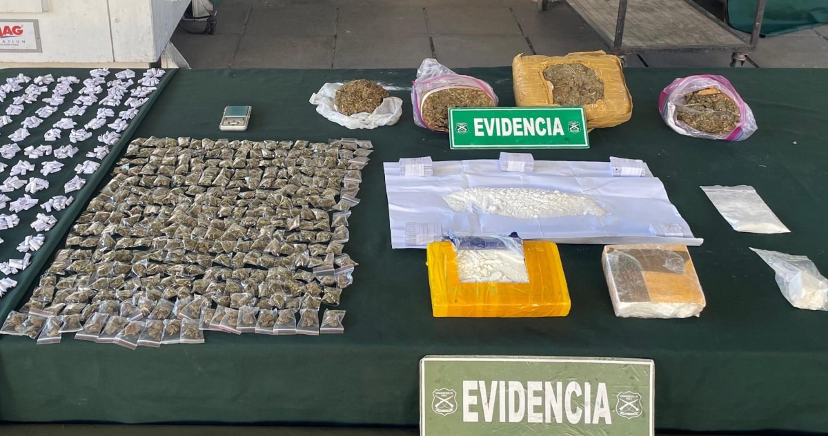 Carabineros Detienen a Dos Sujetos por Consumo y Tráfico de Drogas en San Bernardo
