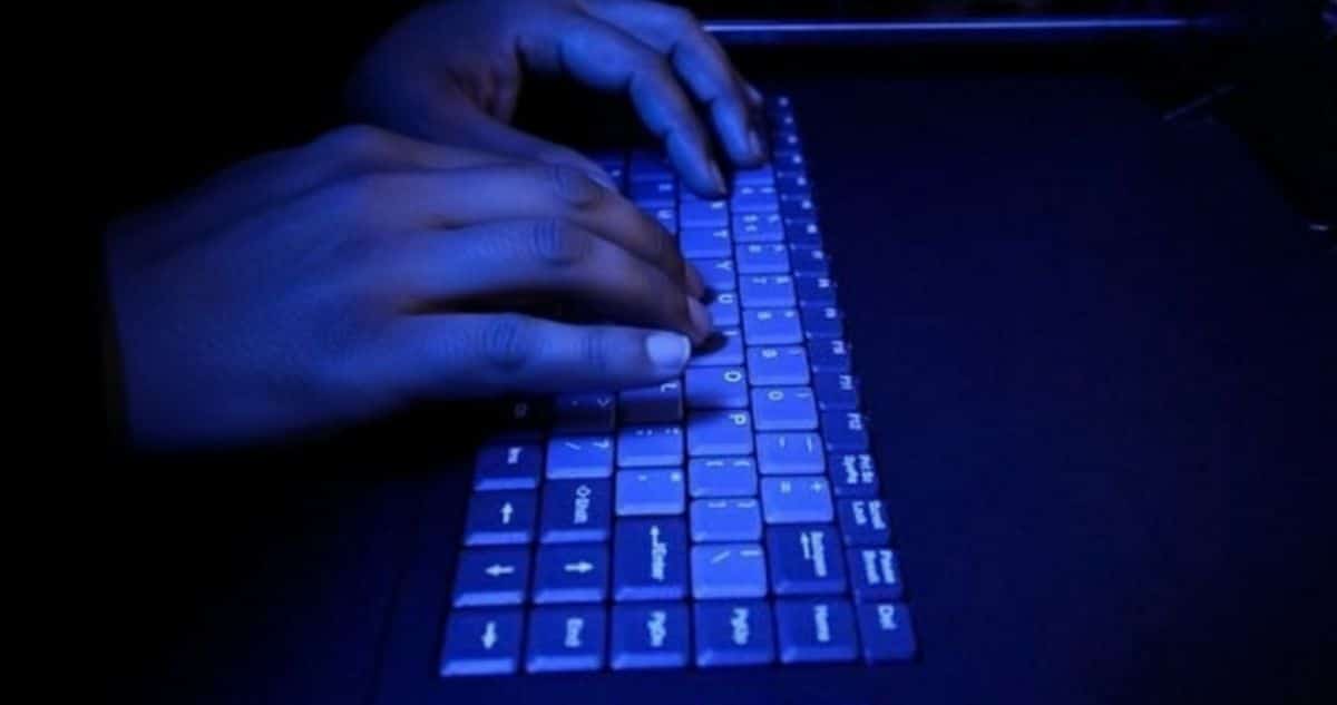 Chileno Detenido en EE.UU. por Posesión de Más de 1 Millón de Archivos de Pornografía Infantil