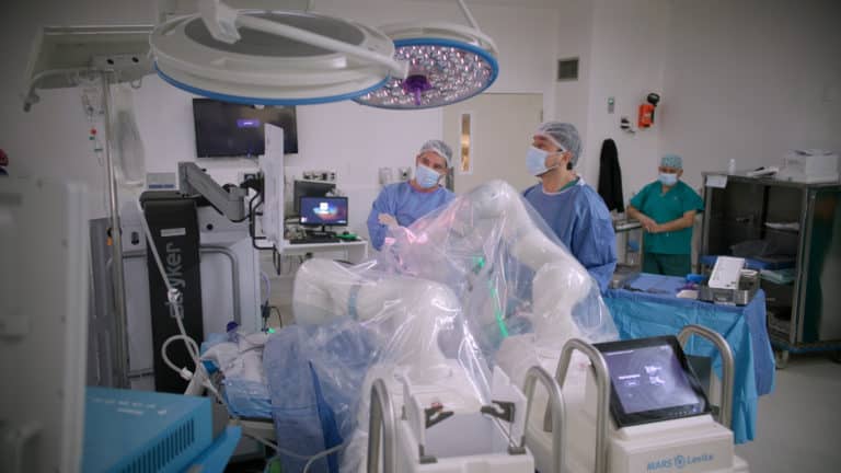 Cirugía Autónoma Guiada por IA: Hito Médico en Chile