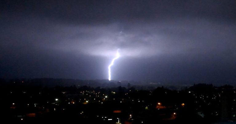 Cómo Mantenerte a Salvo Durante Tormentas Eléctricas: Consejos Esenciales