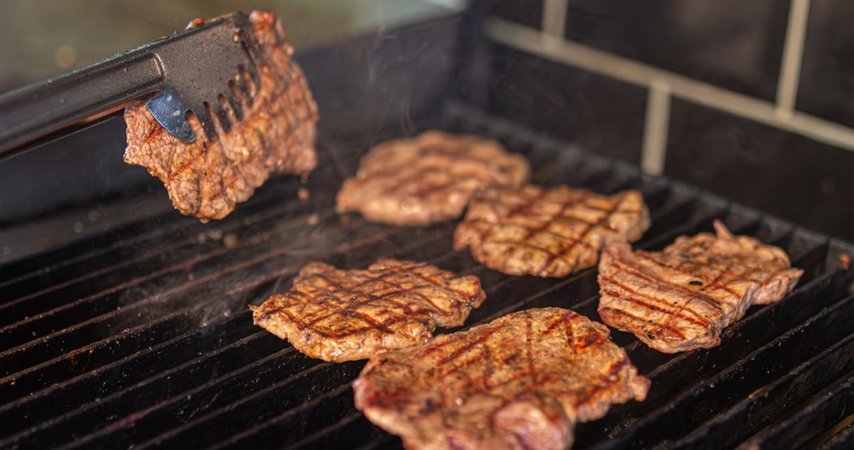 Cómo Salar la Carne Perfectamente: El Momento Clave Revelado por Expertos