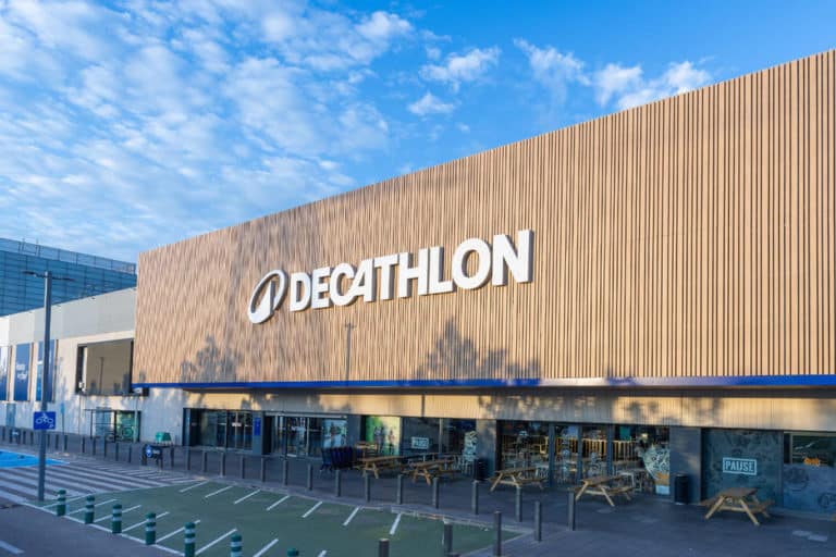 Cómo la tecnología RFID de Sensormatic Solutions transformó la experiencia de compra en 50 tiendas Decathlon de Brasil