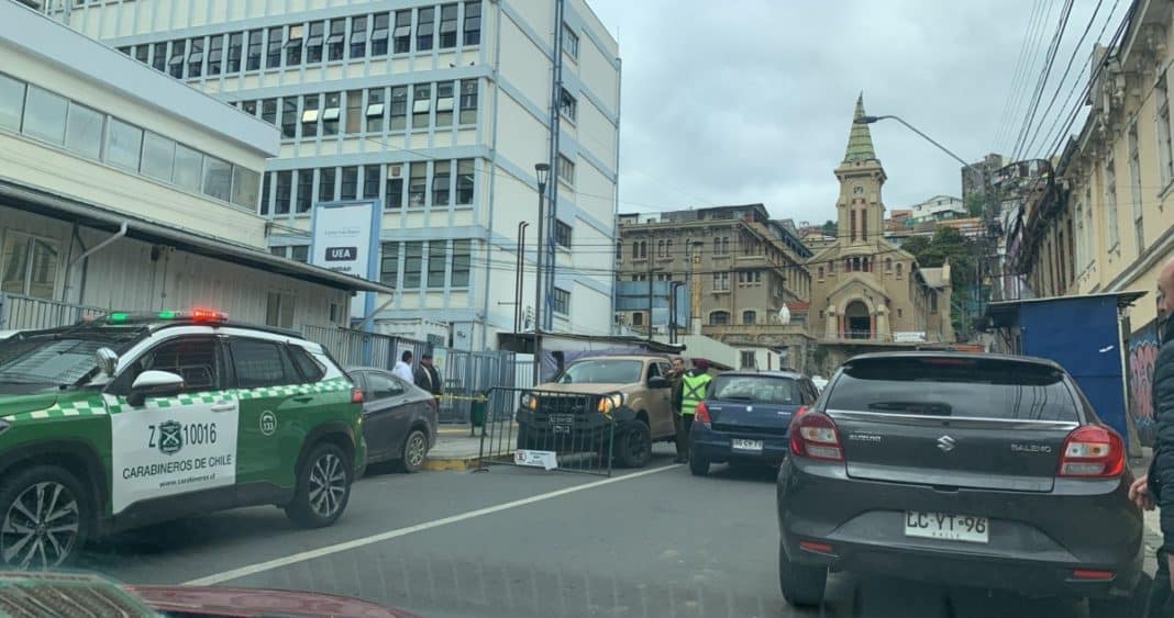 Descubren Cuerpo en Vehículo Estacionado Junto al Hospital Carlos Van Buren
