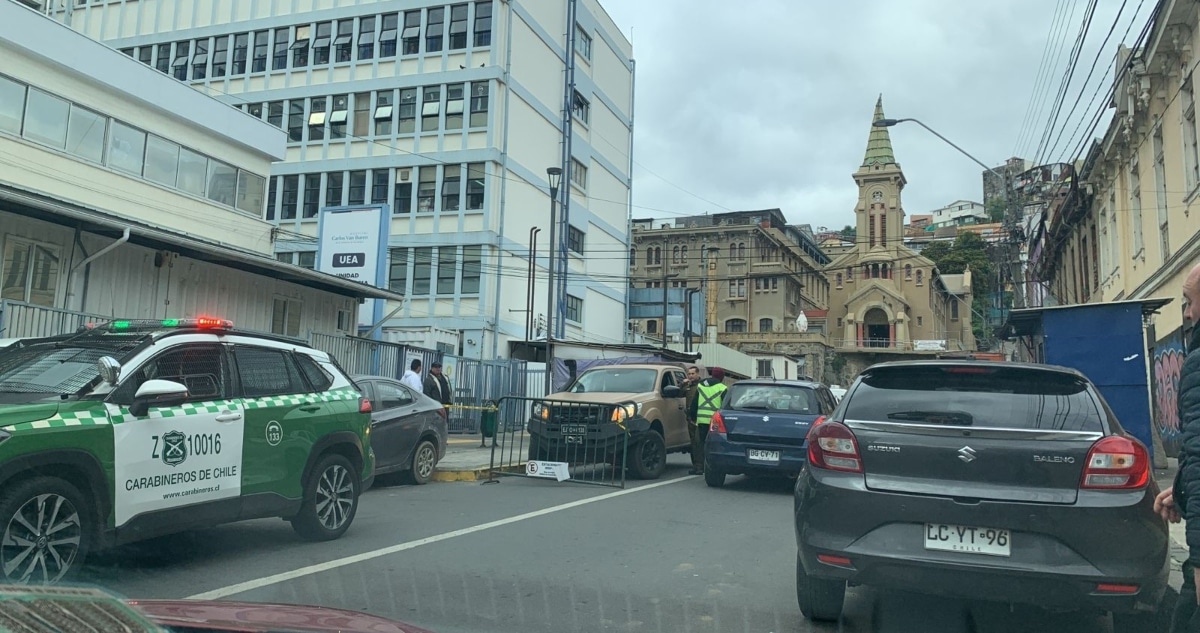 Descubren Cuerpo en Vehículo Estacionado Junto al Hospital Carlos Van Buren