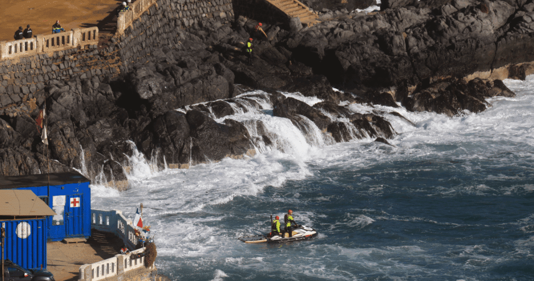 Dramática Búsqueda por Niño Desaparecido en las Olas de Valparaíso