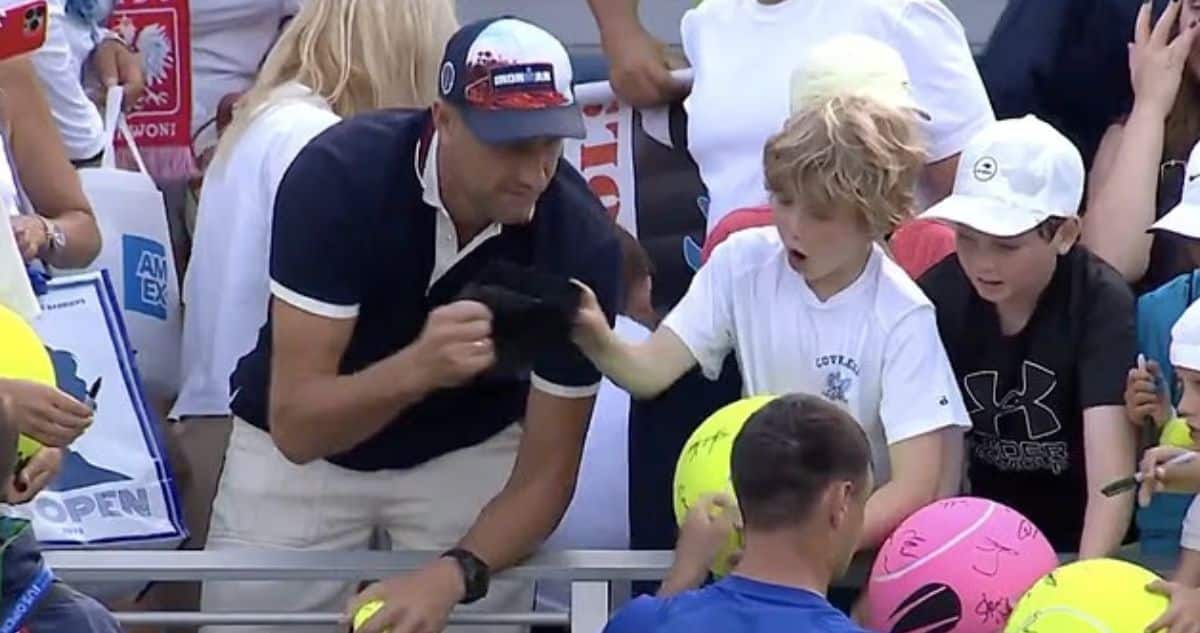 Empresario se disculpa por robar gorro de tenista a niño en el US Open