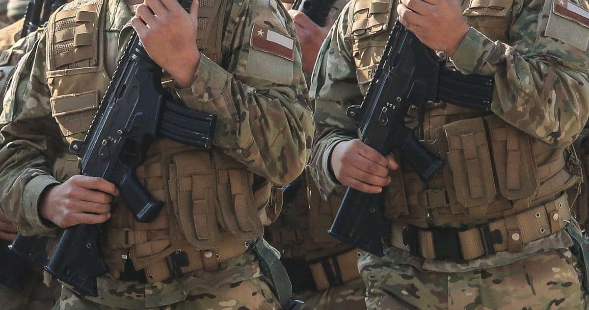 Escándalo en el Ejército: Dos Conscriptos Sorprendidos Consumiendo Drogas en Regimiento Militar