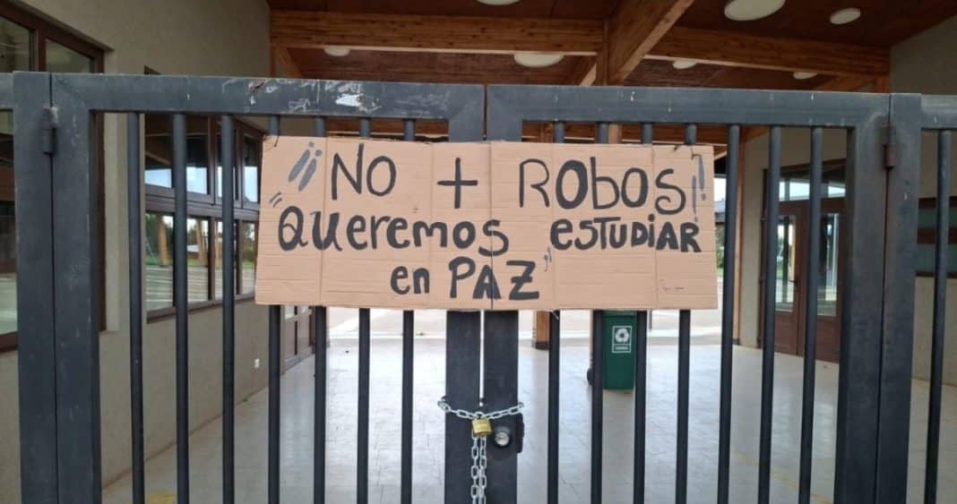 Escuela Rural de Vilcún Tomada por Apoderados Exigiendo Seguridad Tras Robos