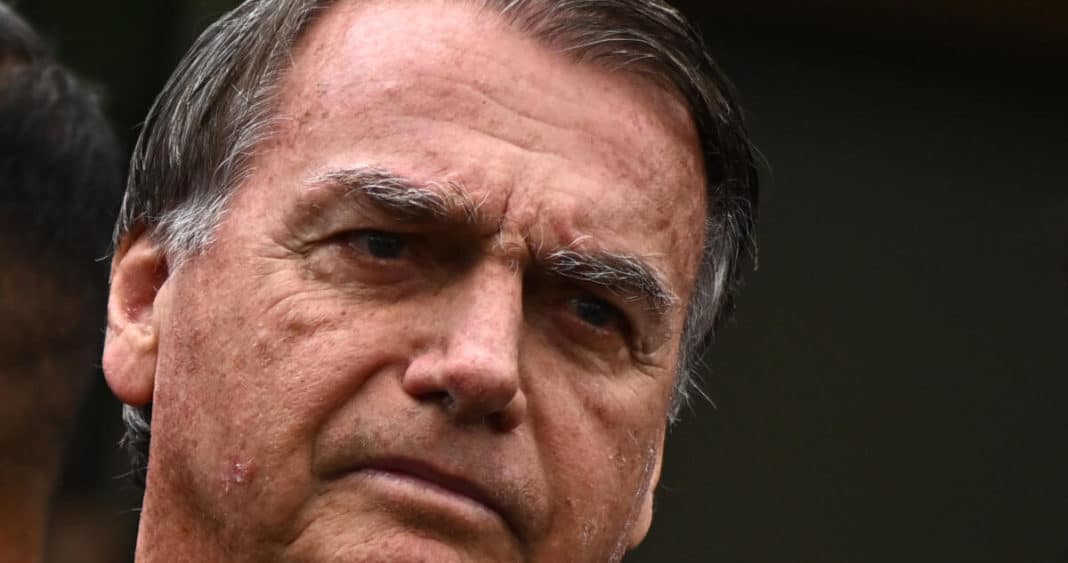 Expresidente Bolsonaro Hospitalizado de Emergencia en Brasilia