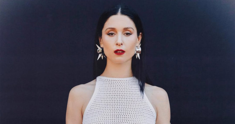 Francisca Valenzuela Brilla en la Pasarela de la Semana de la Moda de París