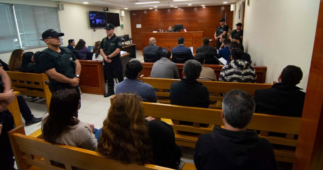 Funcionarios Públicos de Arica Acusados de Corrupción: Medidas Cautelares y Plazo de Investigación