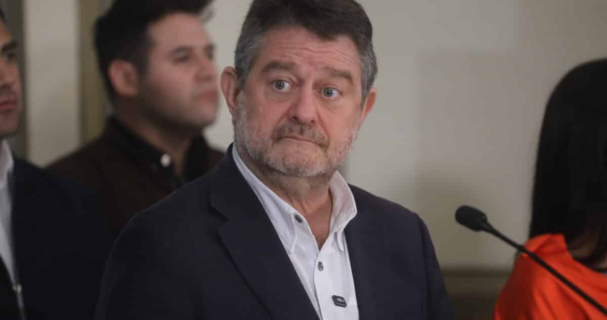 Gobernador Orrego Defiende su Cargo Ante Solicitud de Destitución