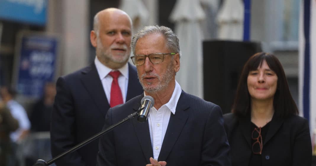 Gobierno Promete Simplificar Trámites y Reducir Burocracia para Impulsar la Inversión