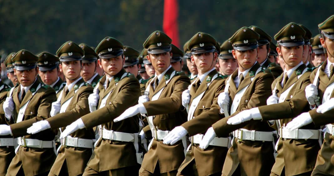 Gobierno enfrenta críticas por retraso en pago de bono a Carabineros