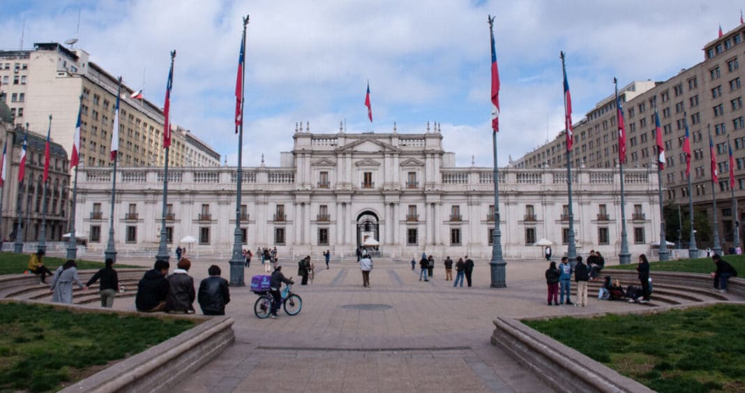 Gobierno propone 34 medidas para ahorrar hasta 0,6% del PIB en el gasto público