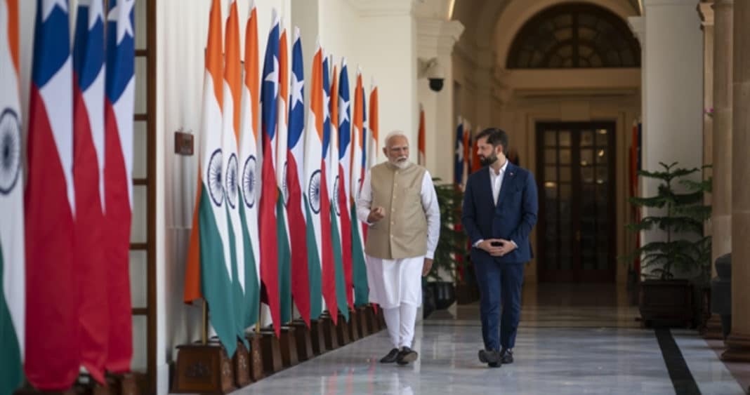 India Fortalece Lazos Comerciales Globales Mientras Negocia con EE.UU.